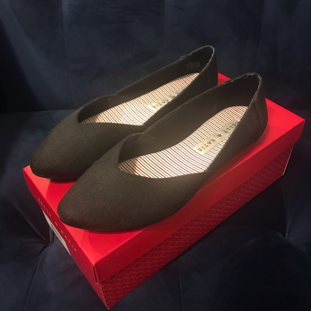 Super comfy black Kelly & Katie “Zoe” flats!